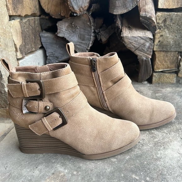 Blowfish Malibu Pomela booties in almond oil vegan light tan suede Sz-9.5. H - Picture 2 of 10